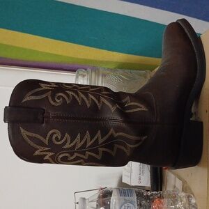 Size 9D Durango western boot dark brown with a riders heal